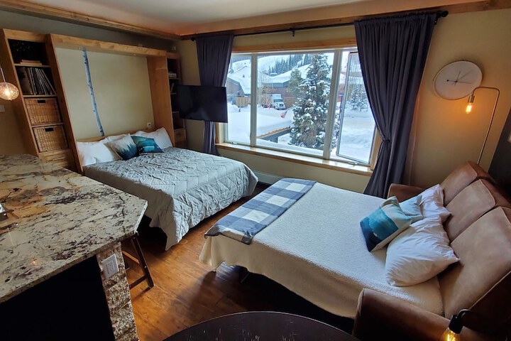 Room 6 of 35