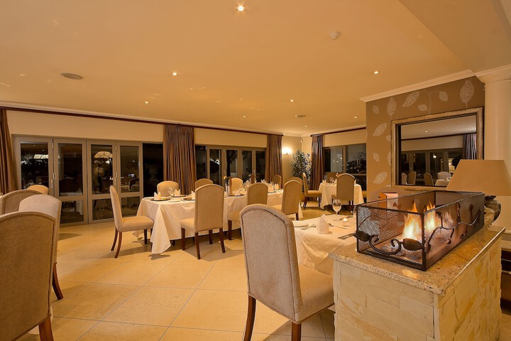 Dining 43 of 76