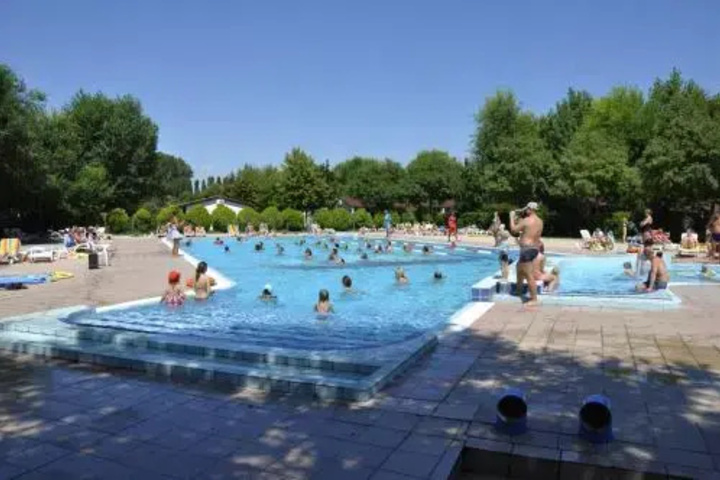 Pool 11 of 27