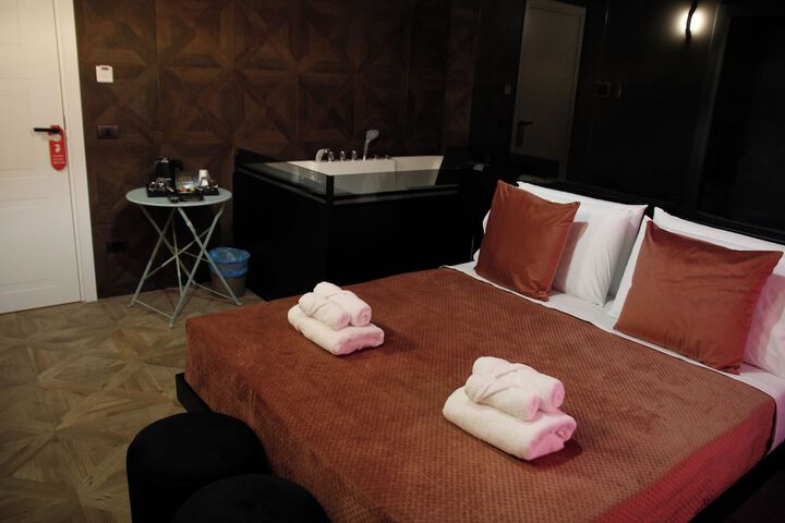 Room 42 of 183