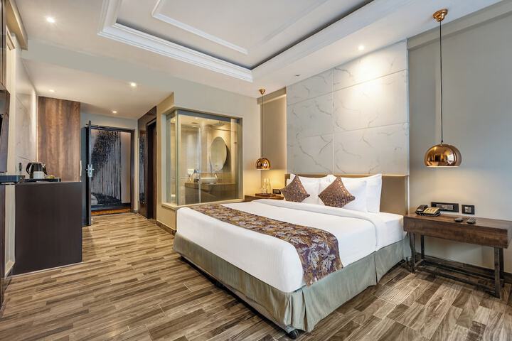 Room 40 of 102