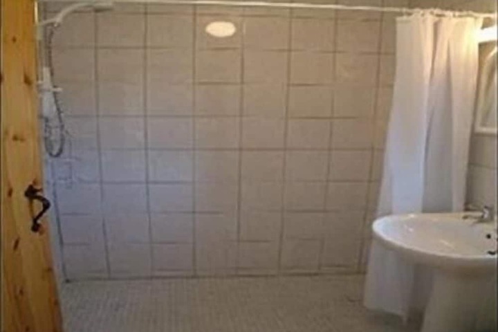 Room 4 of 7