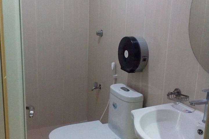 Room 9 of 18