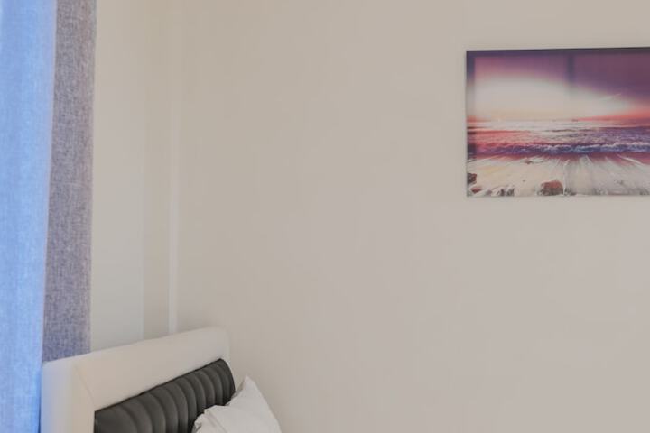 Room 6 of 45