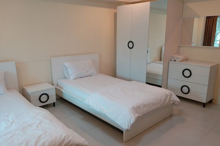 Room 4 of 44