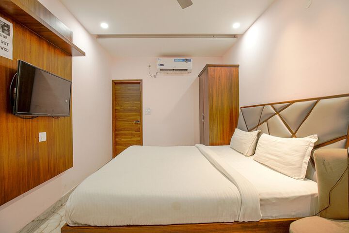 Room 14 of 34