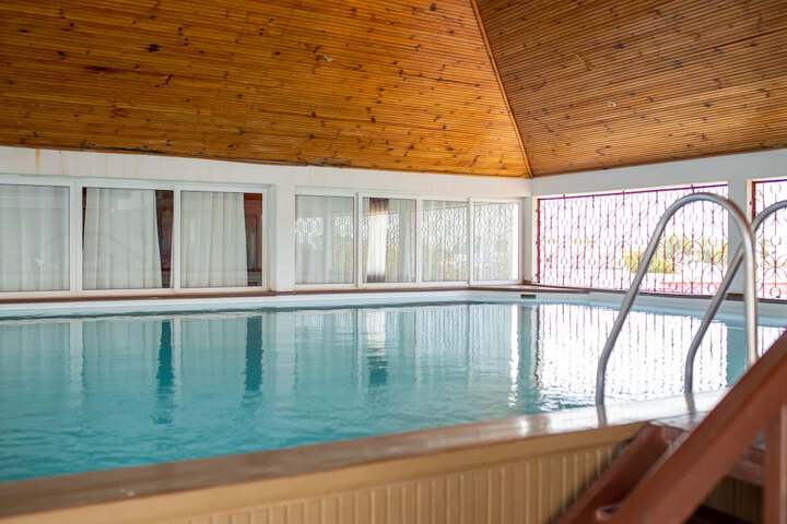 Pool 44 of 50