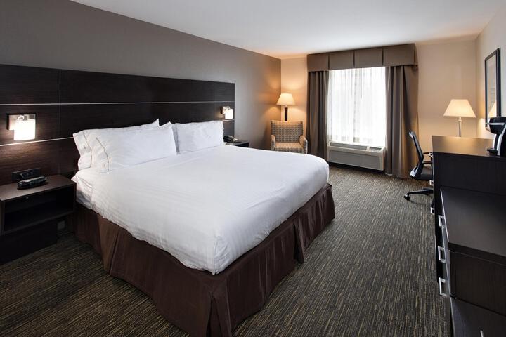 Standard Room, King or Two Doubles (1 of 2)