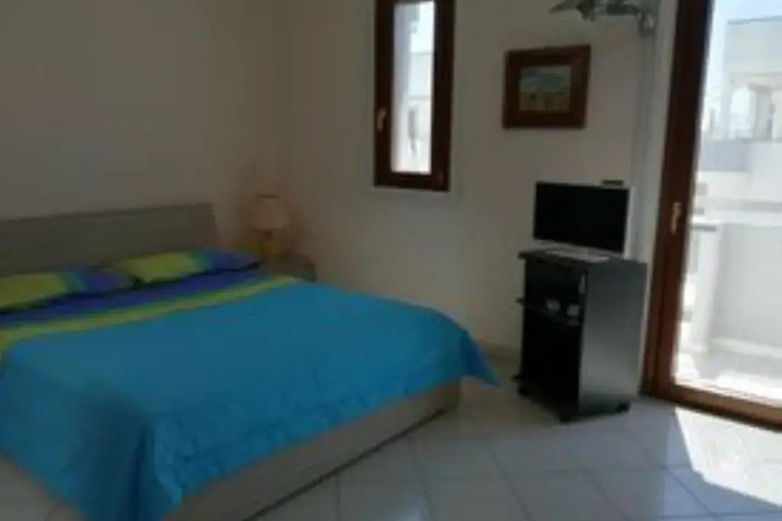 Room 5 of 6