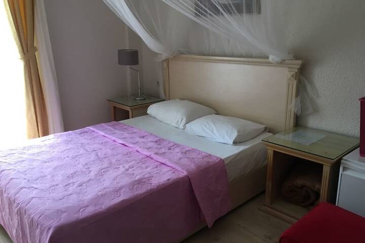 Room 6 of 96