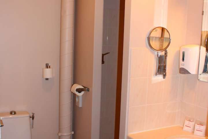 Room 50 of 73
