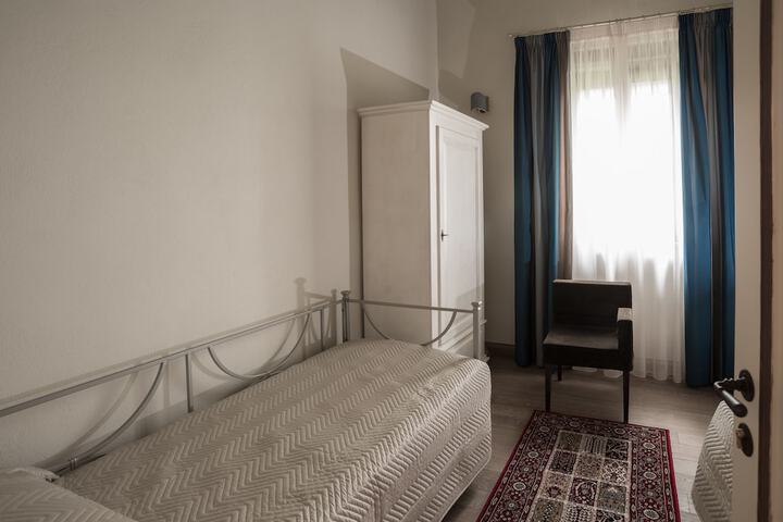 Room 2 of 24
