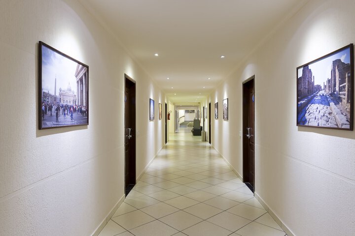 Ballroom/Hall 26 of 31