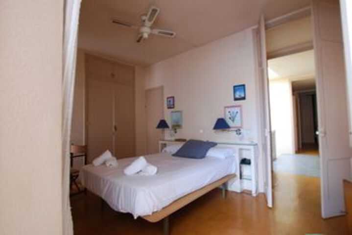 Room 8 of 32
