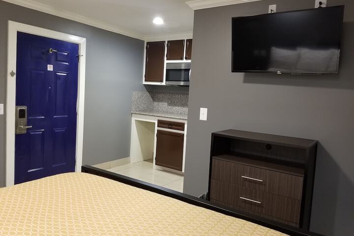 Room 11 of 16