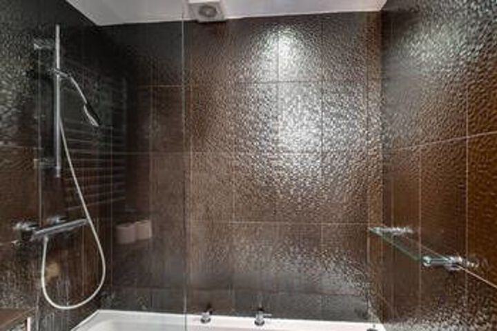 Room 4 of 23