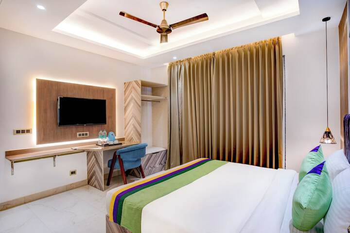 Room 9 of 38