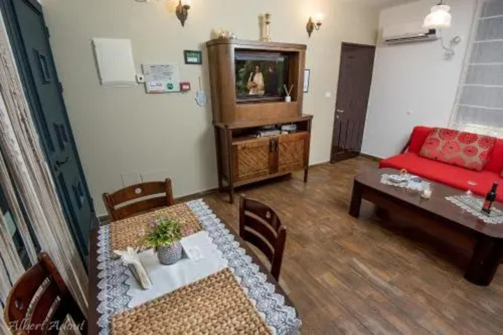 Room 5 of 13
