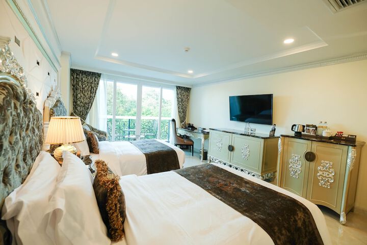 Room 12 of 40