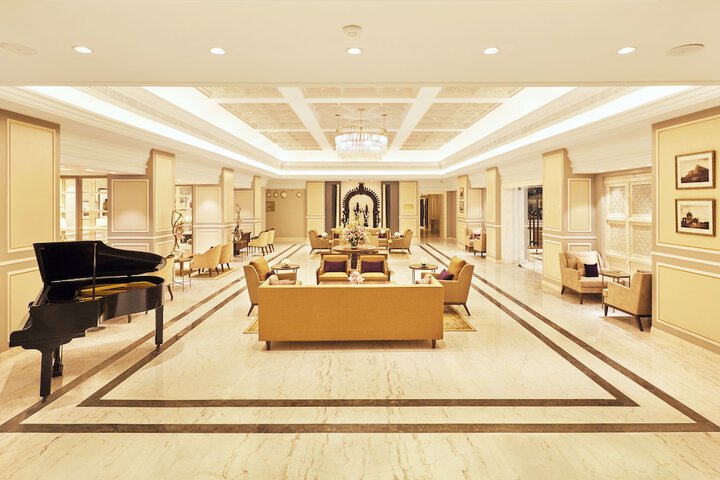 Entrance & Lobby