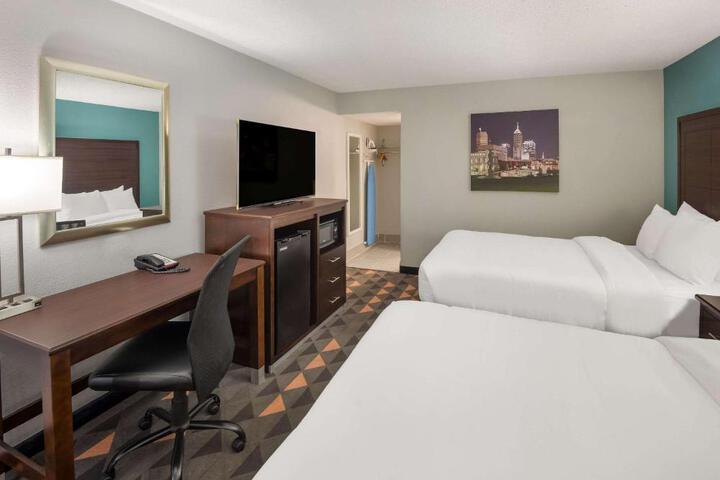 1 King Bed (2 of 7)