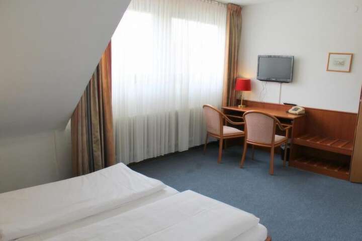 Room 8 of 44