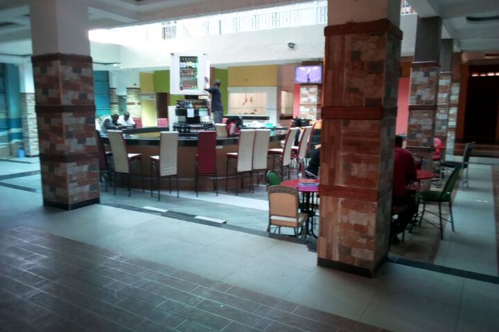 Lounge 2 of 13