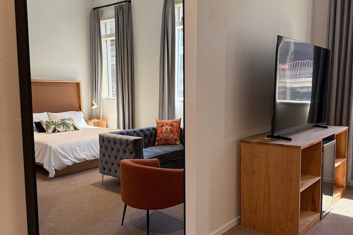 Room 32 of 153