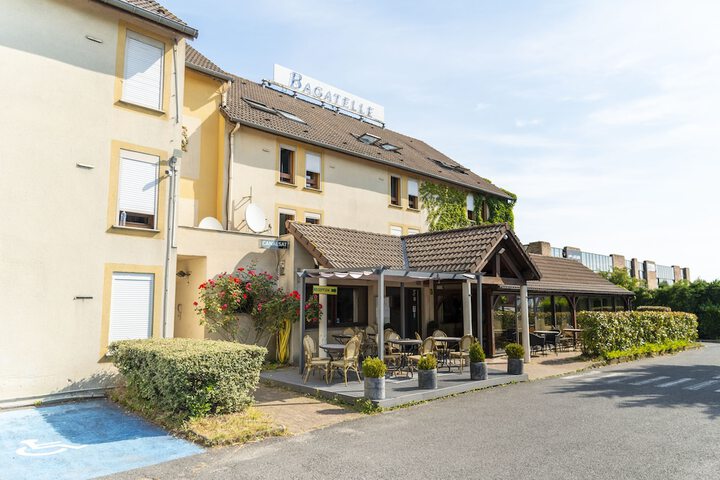 Hotel Exterior 45 of 45