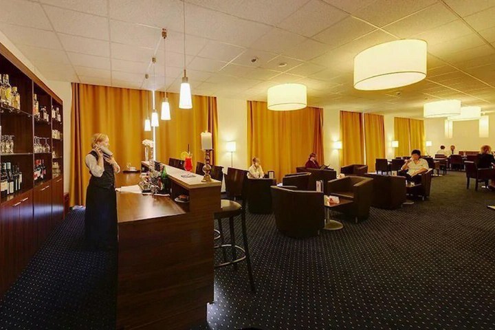 Lounge 49 of 55