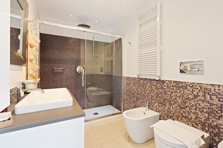 Room 15 of 19
