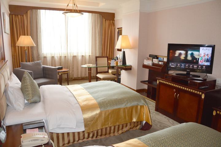 Room 16 of 48