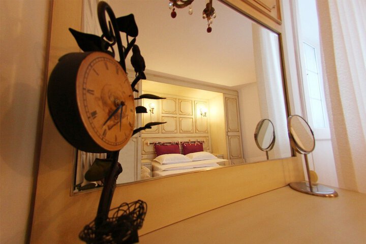 Room 49 of 80