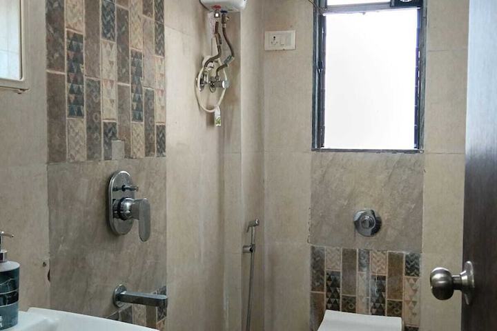 Room 8 of 16