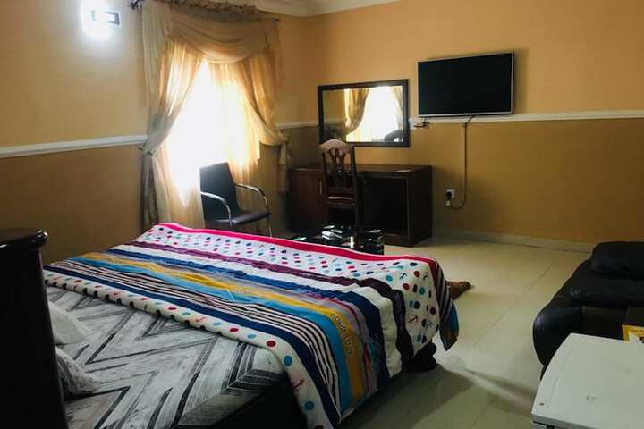 Room 4 of 15