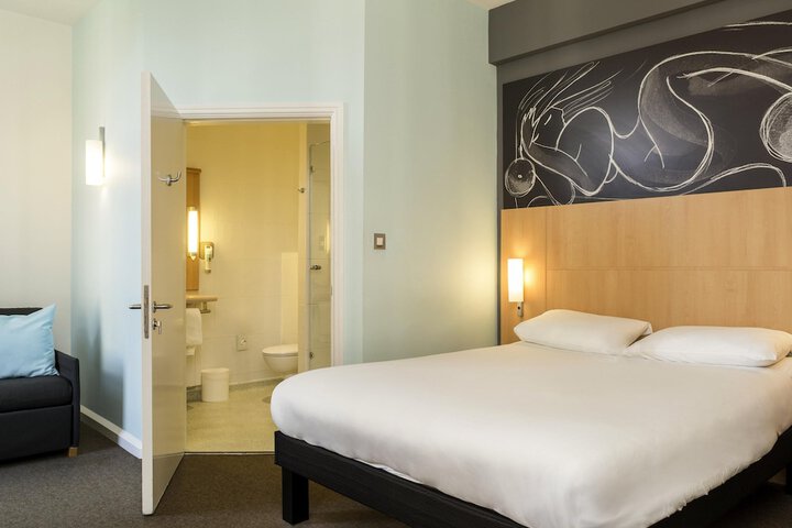 Room 15 of 31