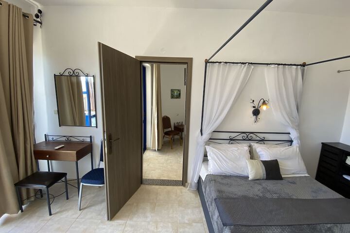 Room 73 of 103
