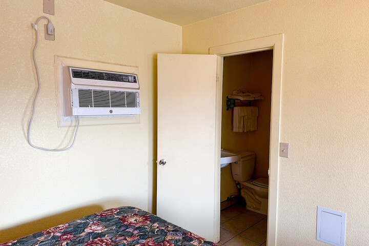 Room 13 of 23
