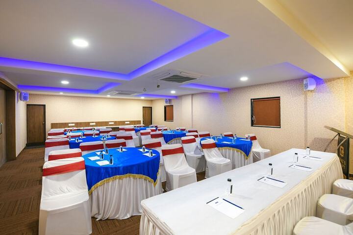 Ballroom/Hall 10 of 11