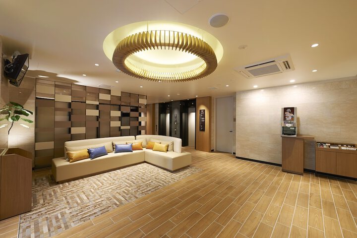 Entrance & Lobby