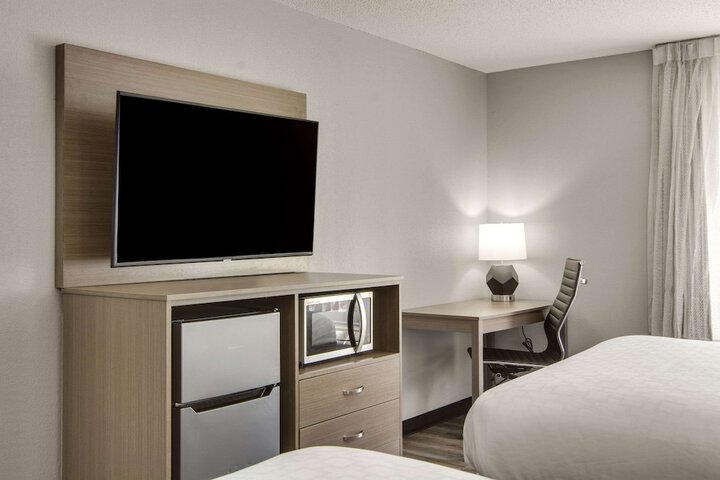 2 Queen Beds (3 of 37)