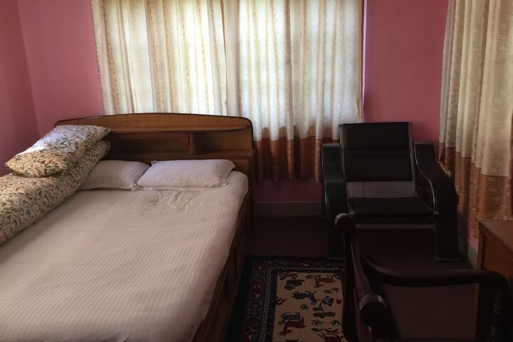Room 4 of 18