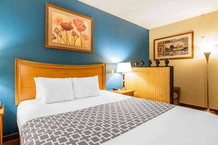 1 King Bed (13 of 14)
