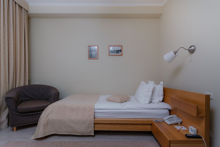 Room 42 of 85