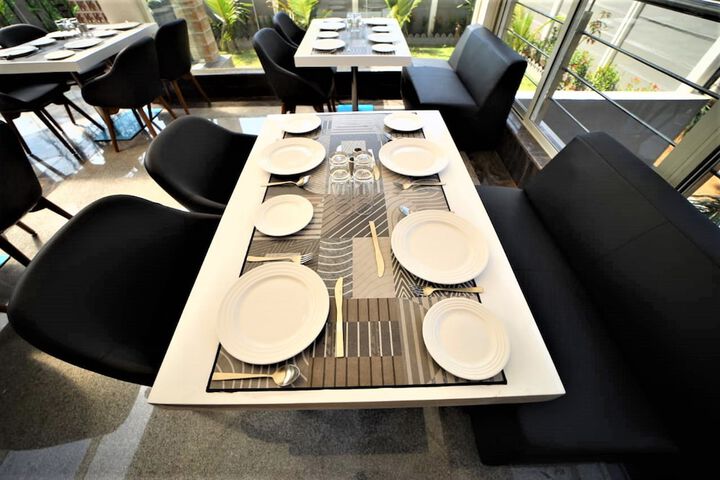 Dining 3 of 6