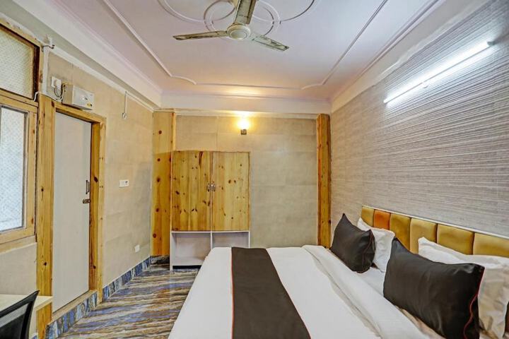 Room 9 of 15