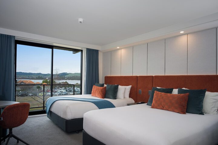 Room 34 of 108