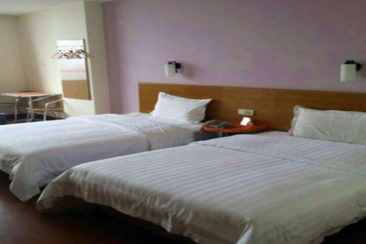 Room 5 of 7