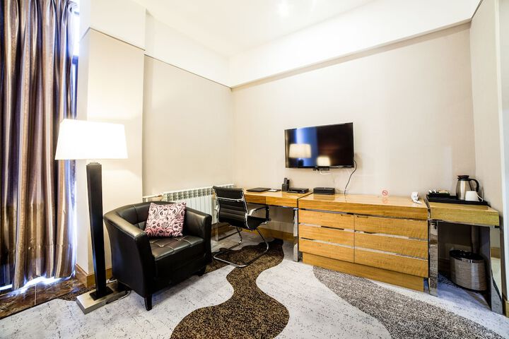 Room 9 of 33