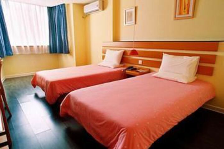 Room 5 of 31